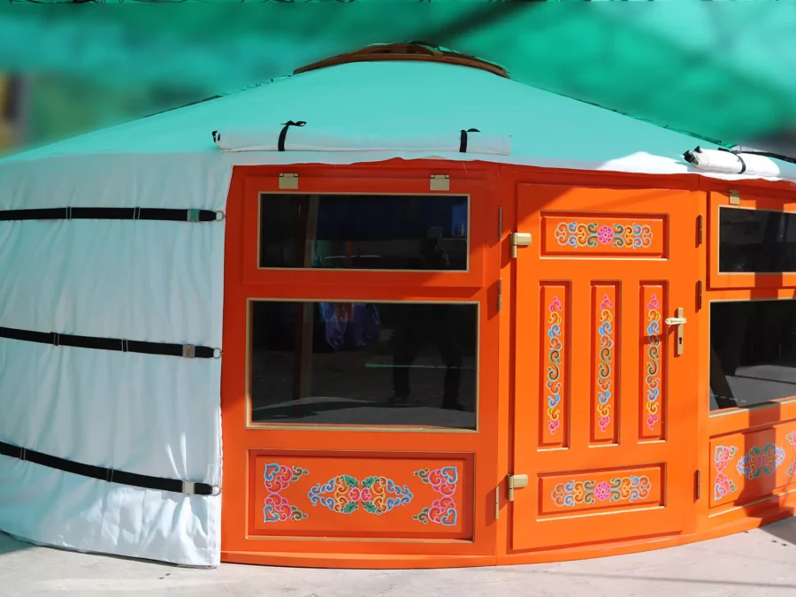 A 22t yurt with 3 windows (Yurt #22326)