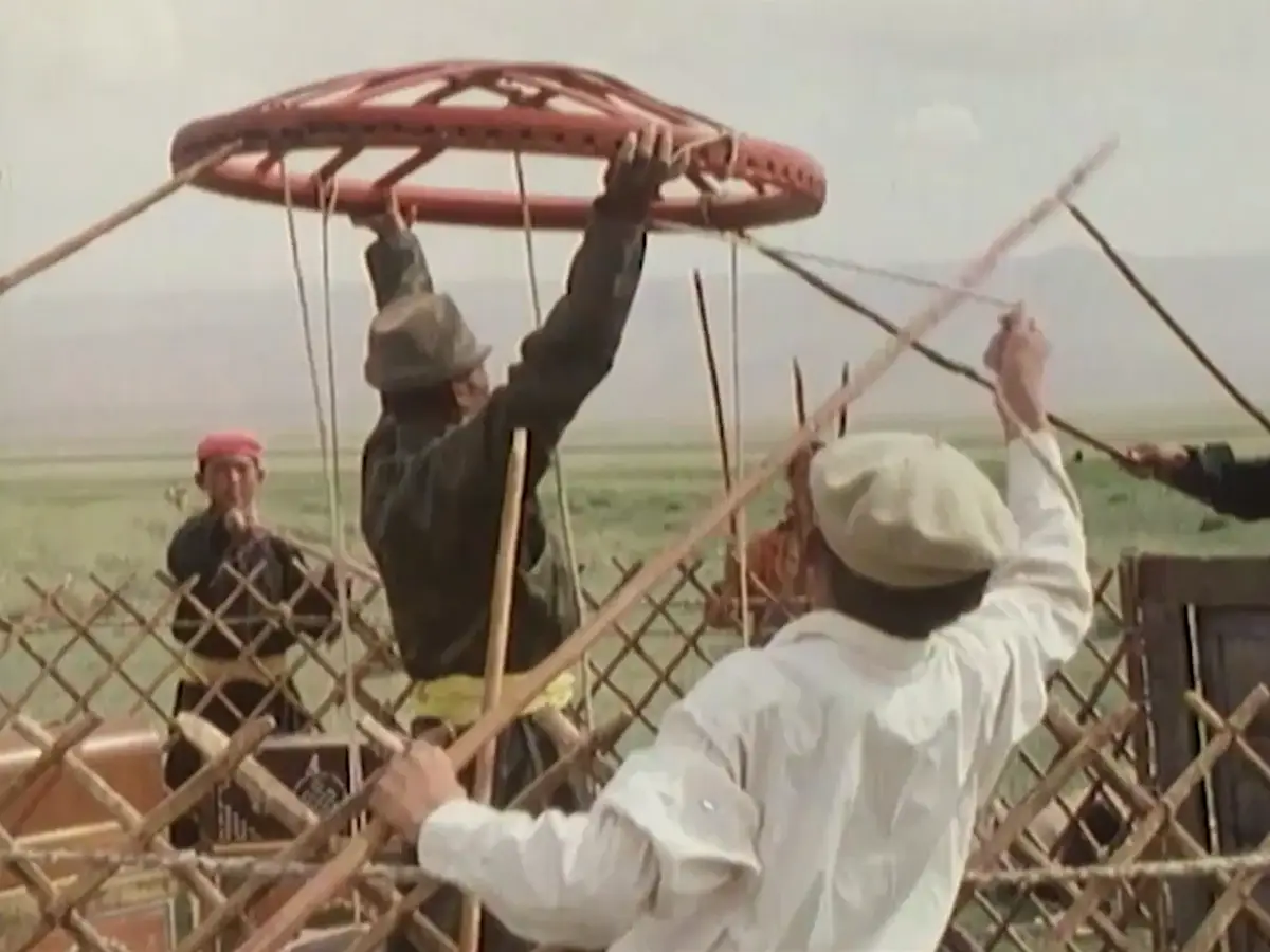 A man holding skylight of the yurt by hand