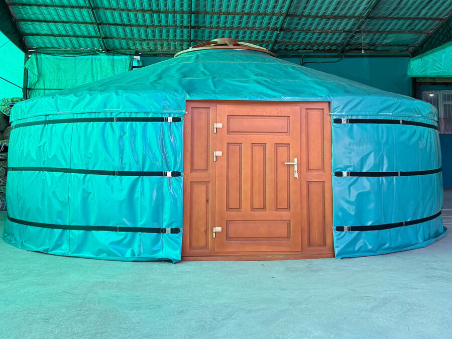 A 6.7-meter yurt with 2 side windows (Yurt #24361)